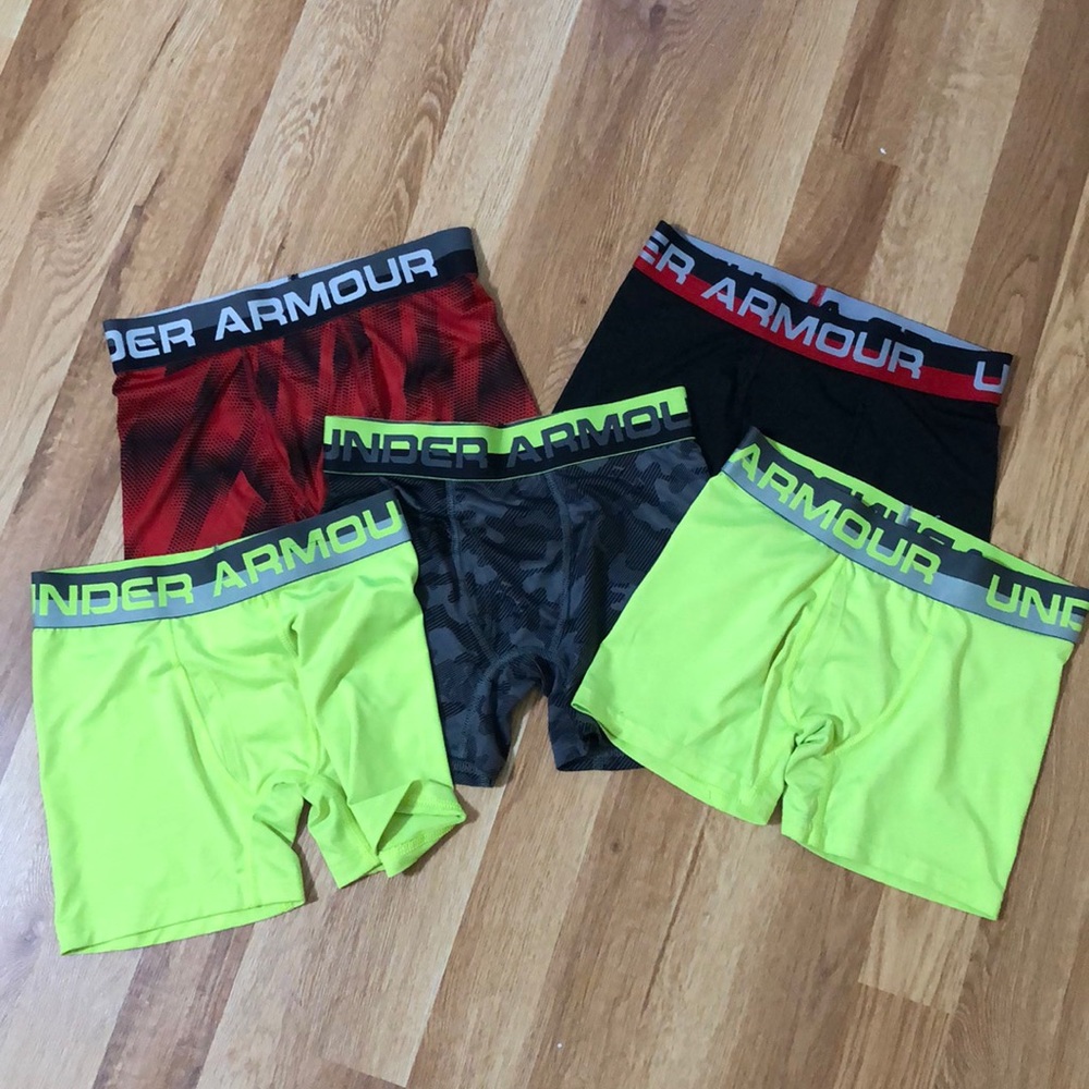 Boys under armour boxer/compression shorts ysm
